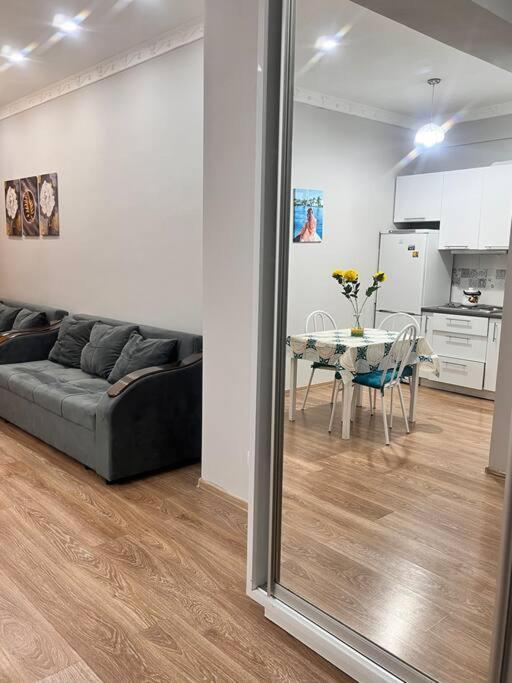 2-Х Комнатная В Золотом Квадрате Apartment Almaty Luaran gambar