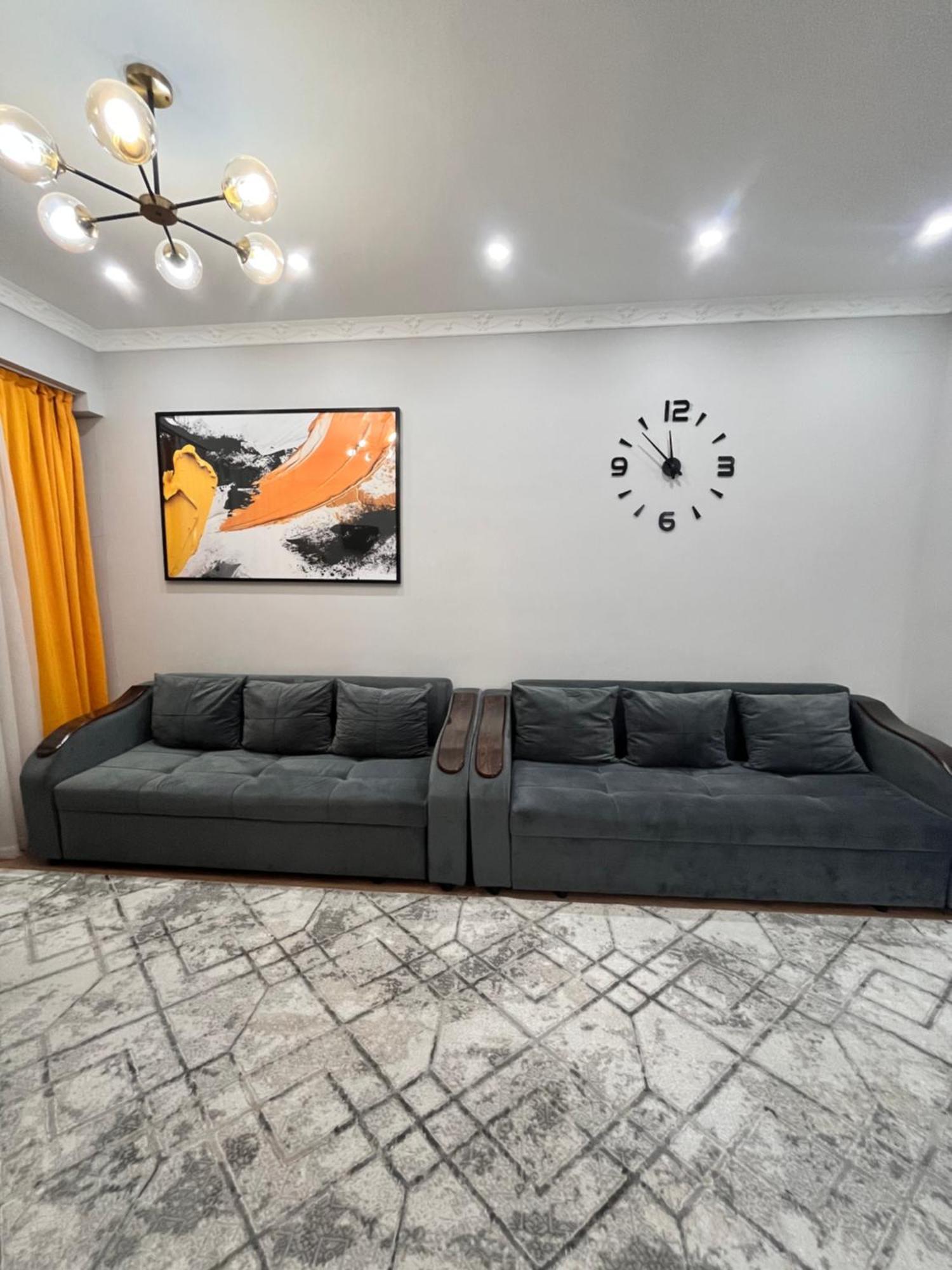 2-Х Комнатная В Золотом Квадрате Apartment Almaty Luaran gambar
